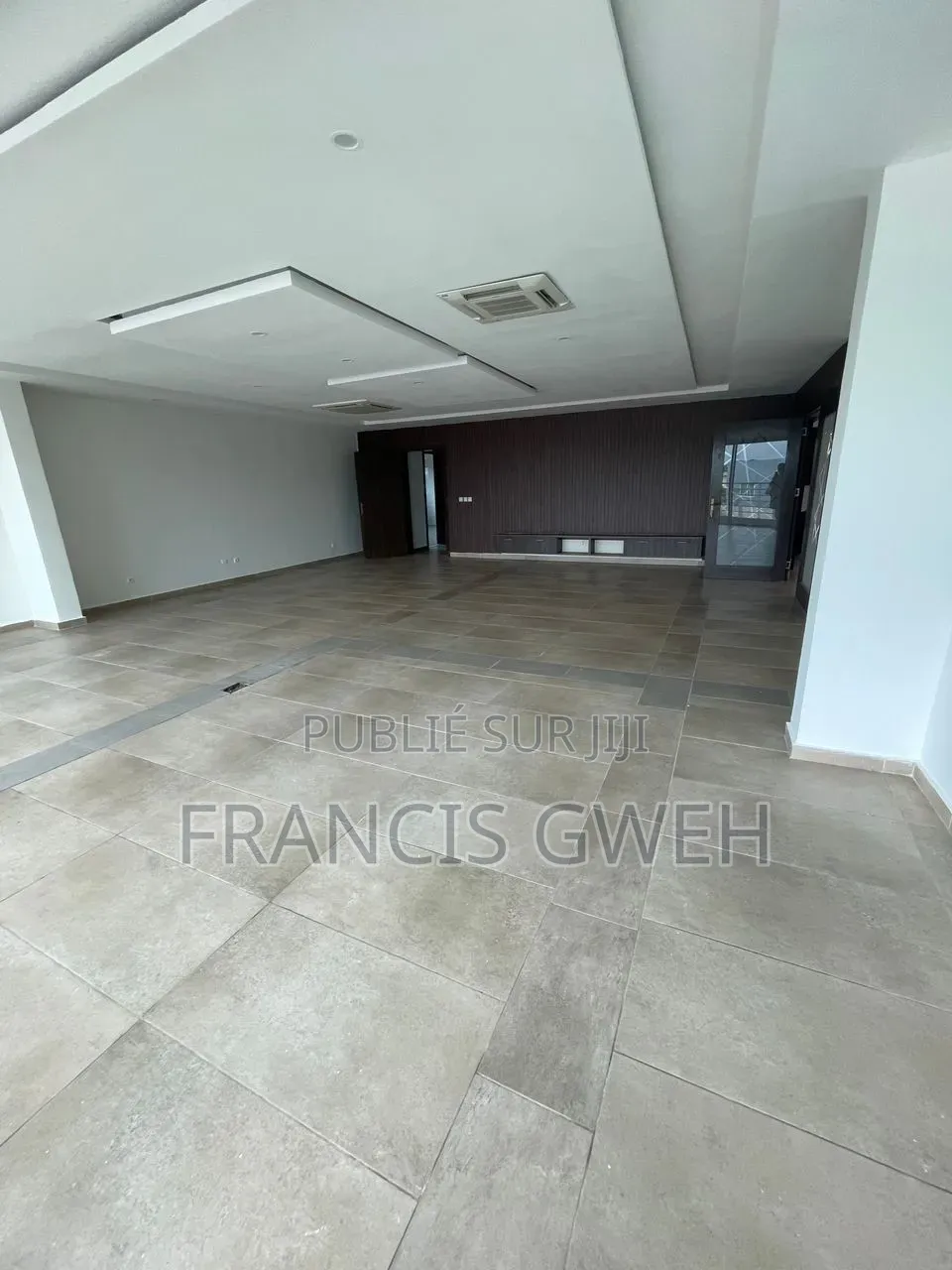 5chbre Duplex dans Francis Gweh, Cocody à Louer