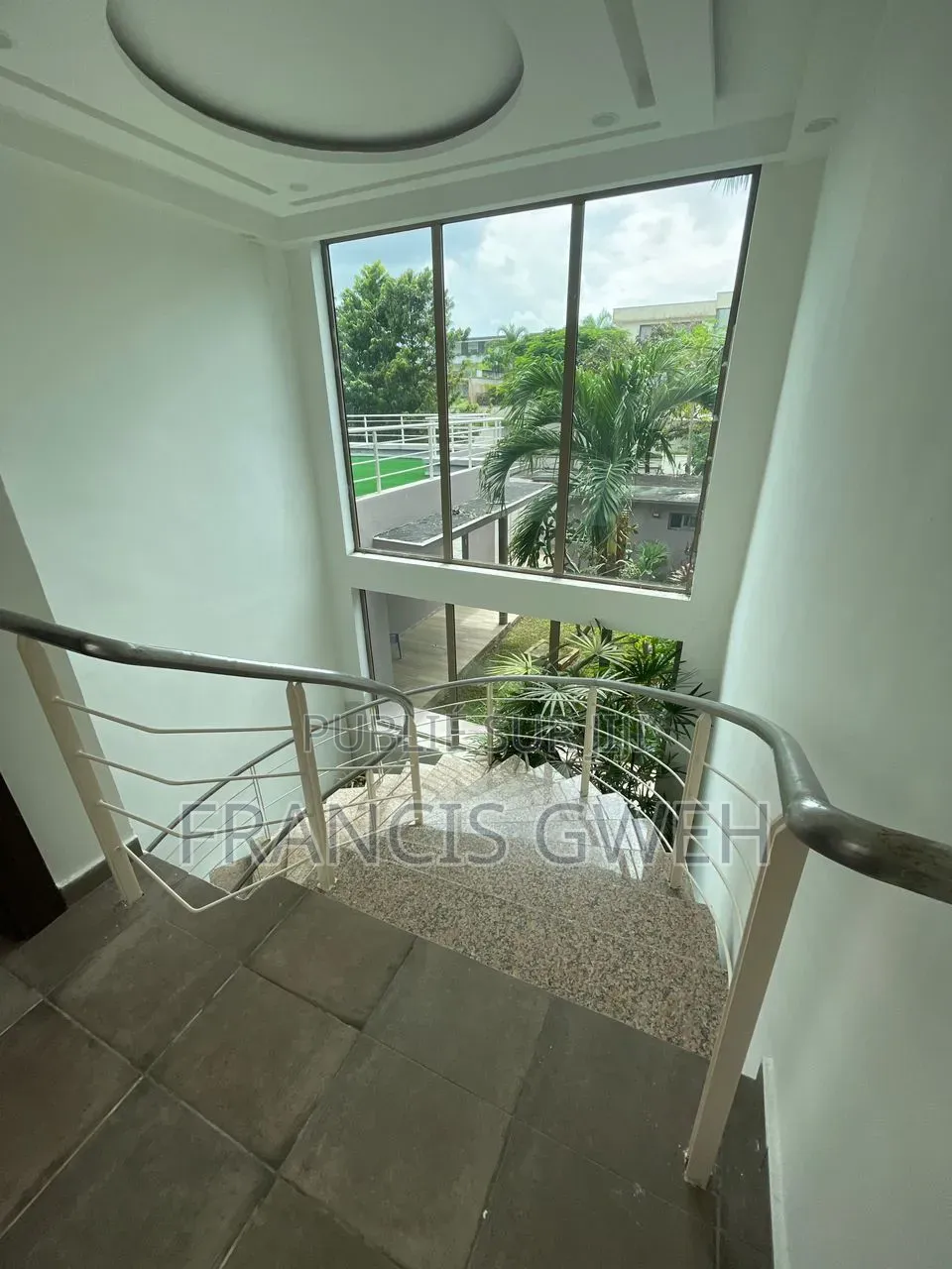 5chbre Duplex dans Francis Gweh, Cocody à Louer