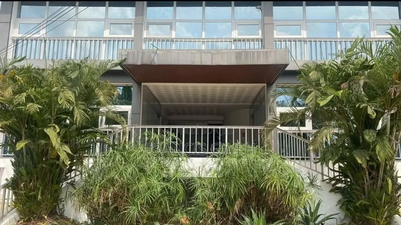 8chbre Duplex dans Francis Gweh, Cocody à Vendre