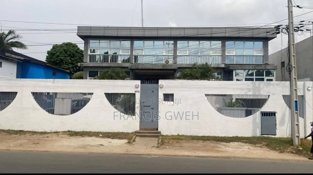 8chbre Duplex dans Francis Gweh, Cocody à Vendre
