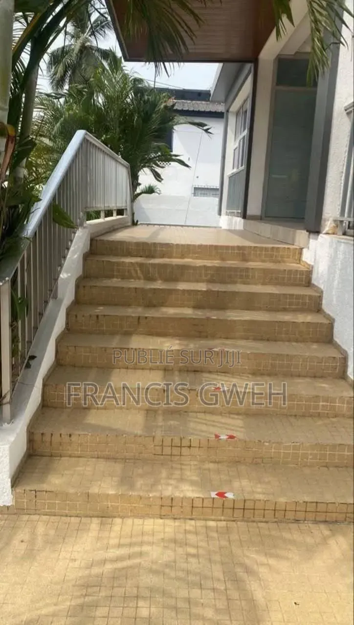 8chbre Duplex dans Francis Gweh, Cocody à Vendre