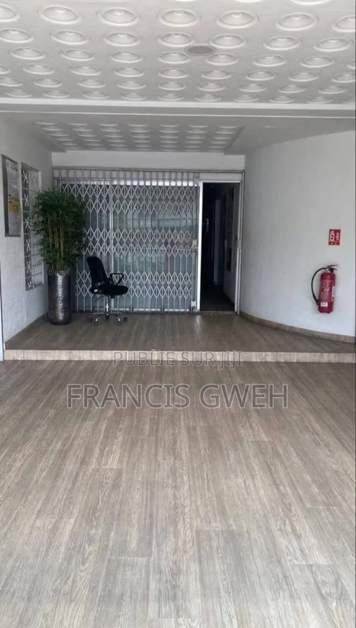 8chbre Duplex dans Francis Gweh, Cocody à Vendre