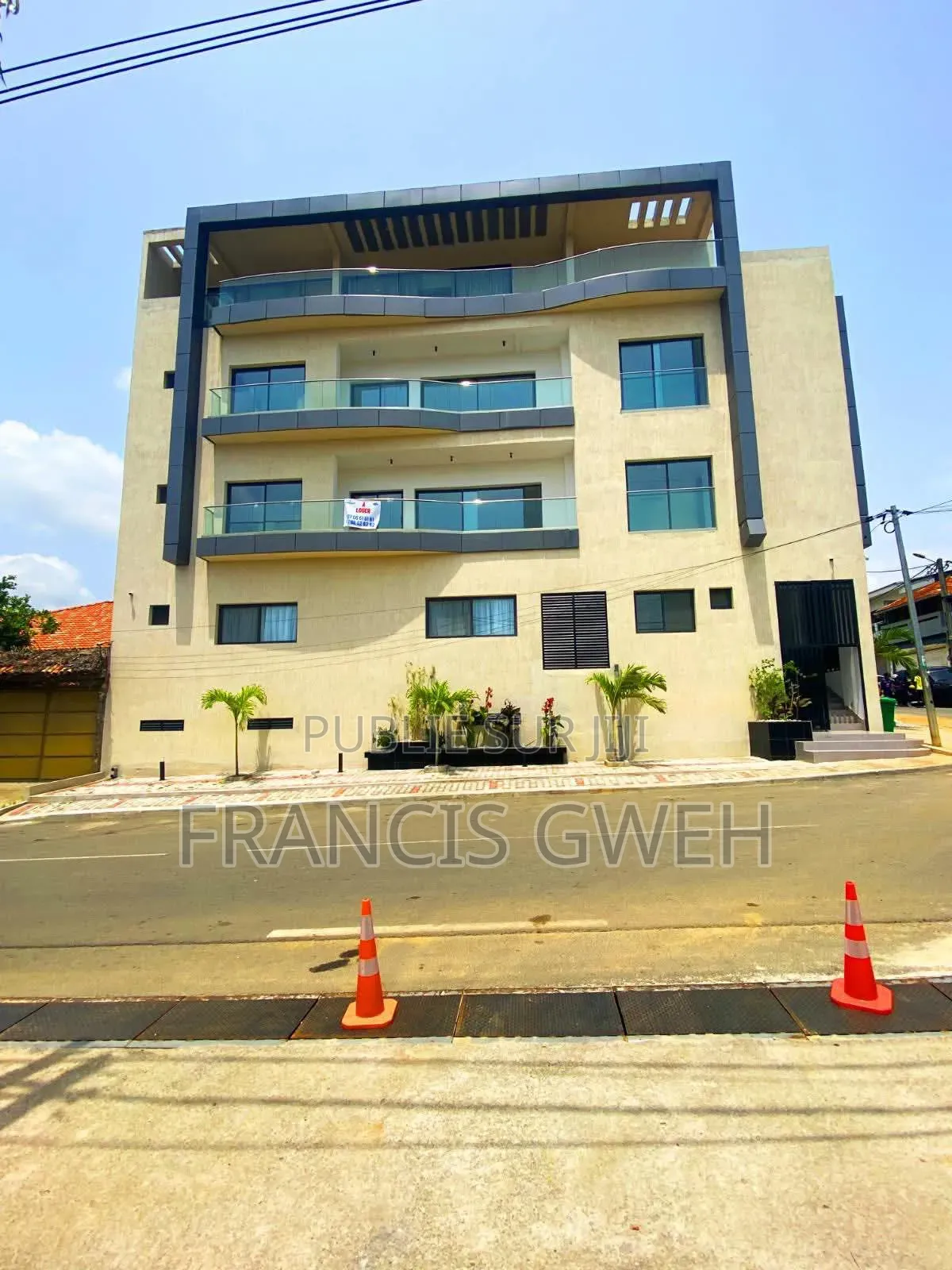 3chbre Appartement dans Francis Gweh, Cocody à Louer