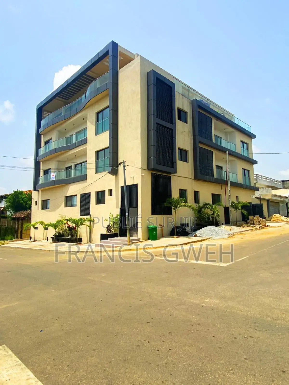 3chbre Appartement dans Francis Gweh, Cocody à Louer