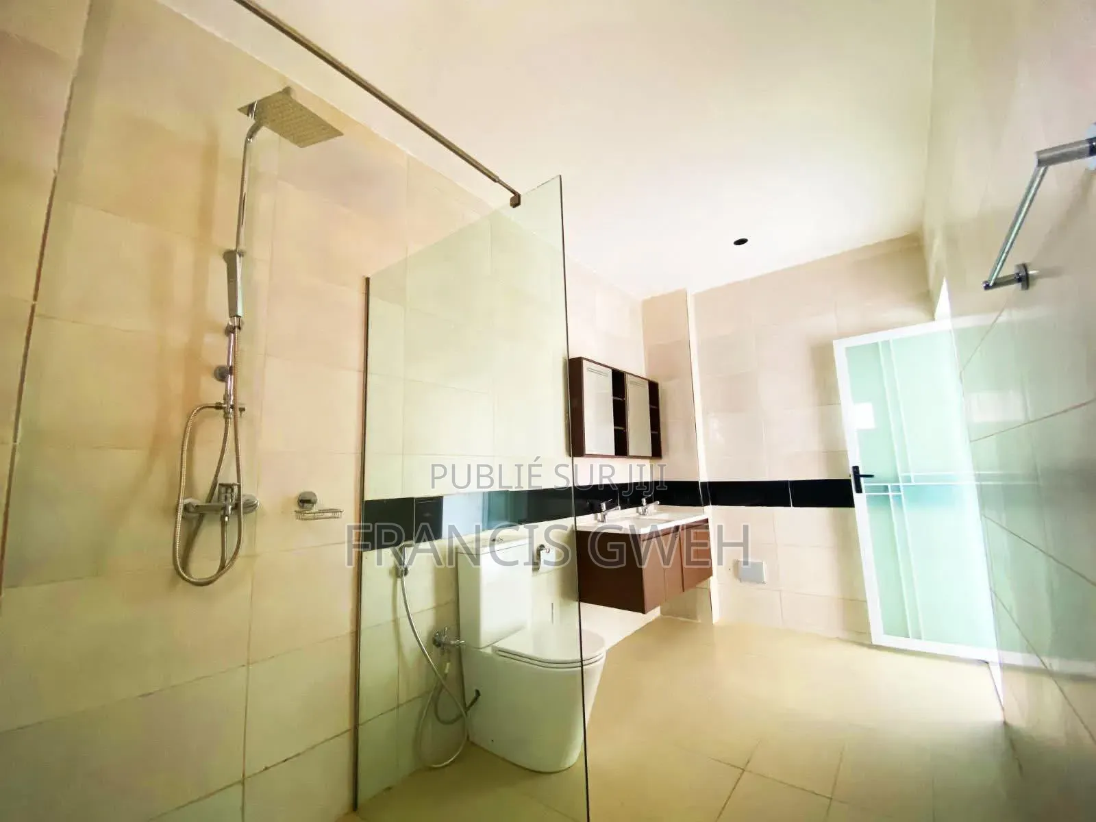 3chbre Appartement dans Francis Gweh, Cocody à Louer