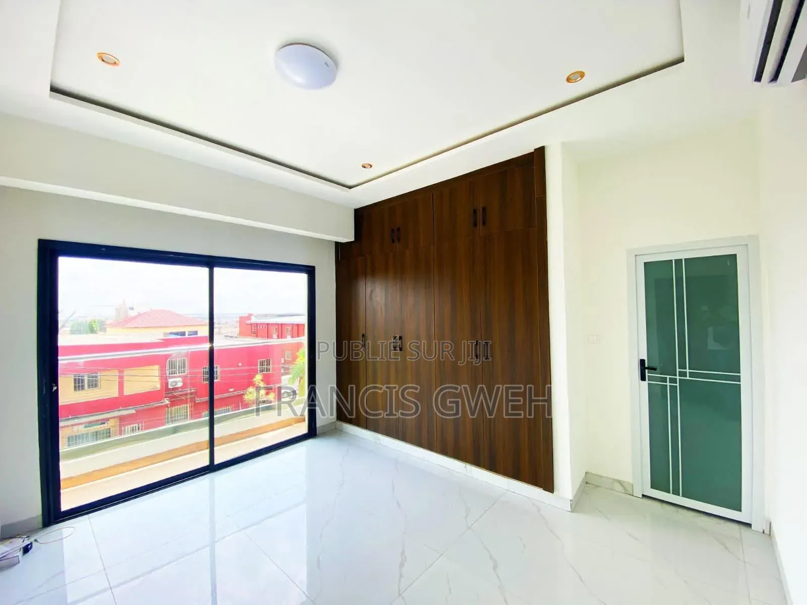 3chbre Appartement dans Francis Gweh, Cocody à Louer