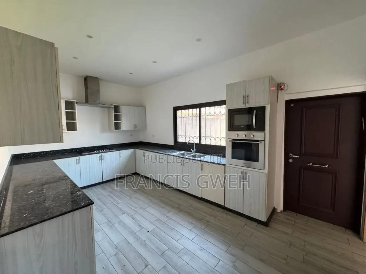 6chbre Duplex dans Francis Gweh, Cocody à Vendre