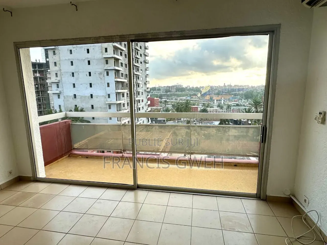 3chbre Appartement dans Francis Gweh, Cocody à Louer