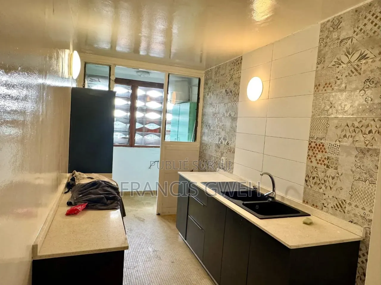 3chbre Appartement dans Francis Gweh, Cocody à Louer