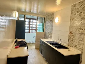3chbre Appartement dans Francis Gweh, Cocody à Louer
