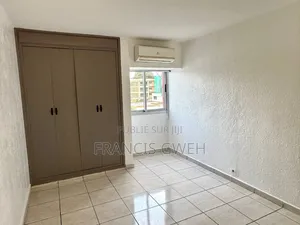 3chbre Appartement dans Francis Gweh, Cocody à Louer