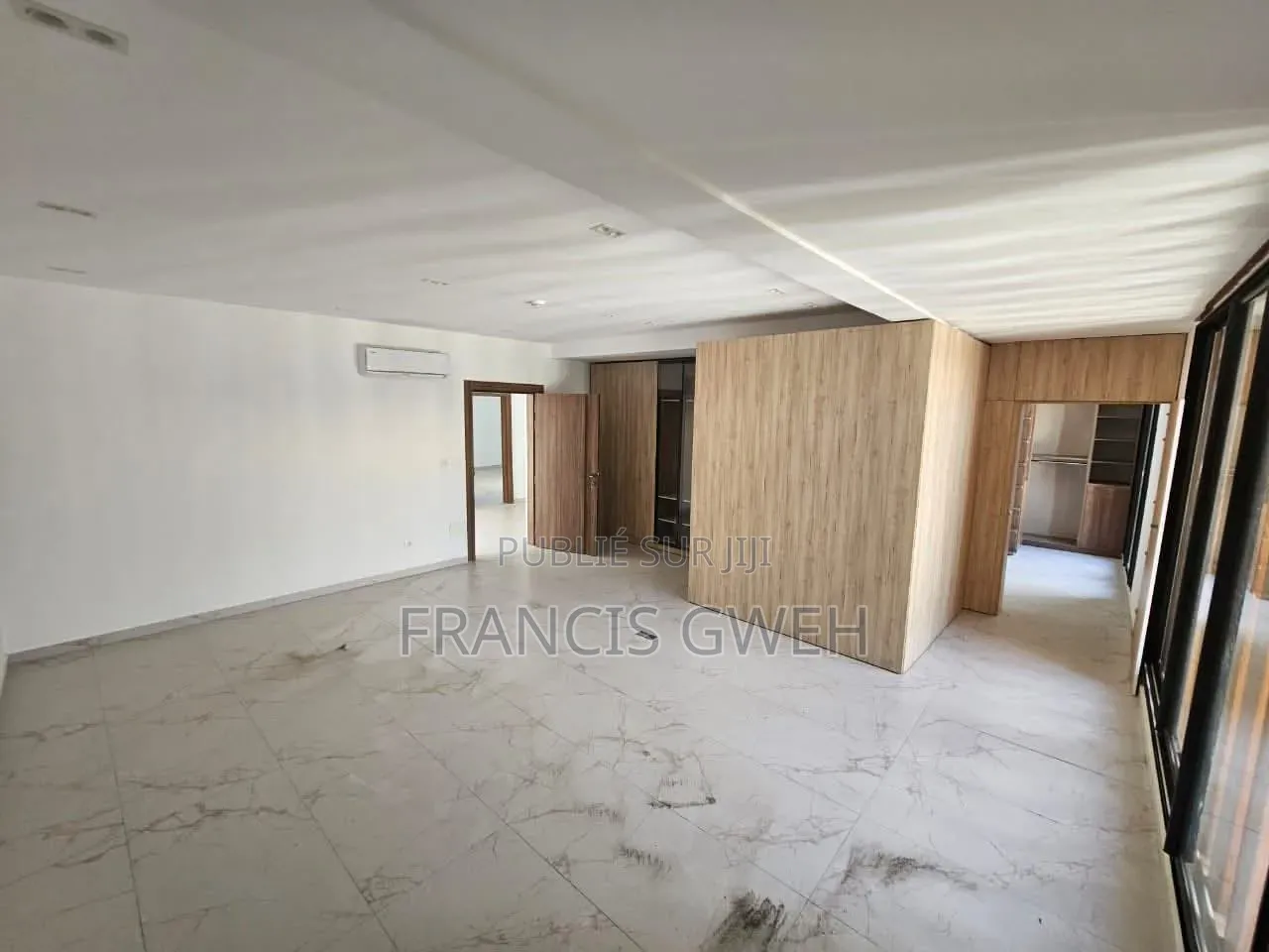 5chbre Duplex dans Francis Gweh, Cocody à Louer