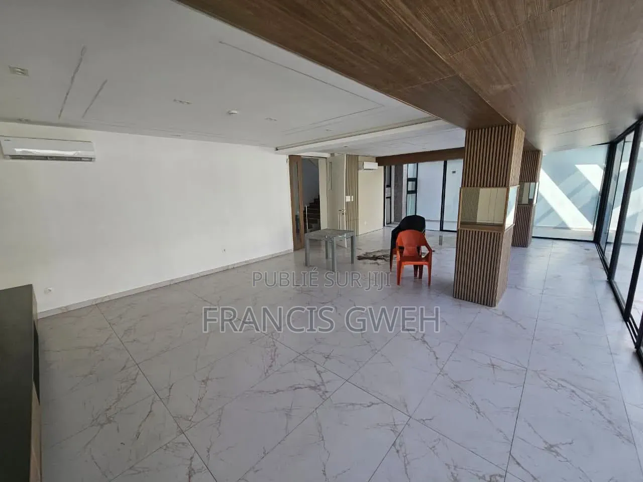 5chbre Duplex dans Francis Gweh, Cocody à Louer