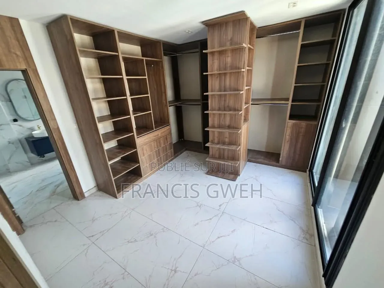 5chbre Duplex dans Francis Gweh, Cocody à Louer