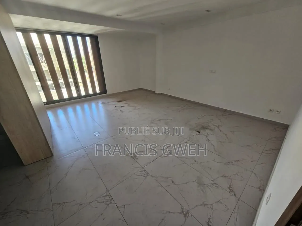 5chbre Duplex dans Francis Gweh, Cocody à Louer