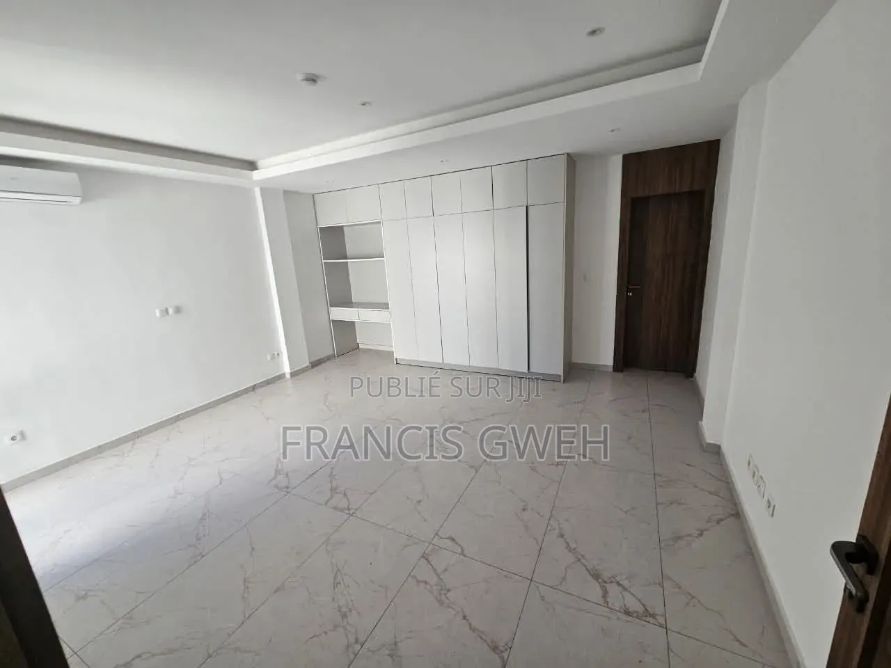 5chbre Duplex dans Francis Gweh, Cocody à Louer