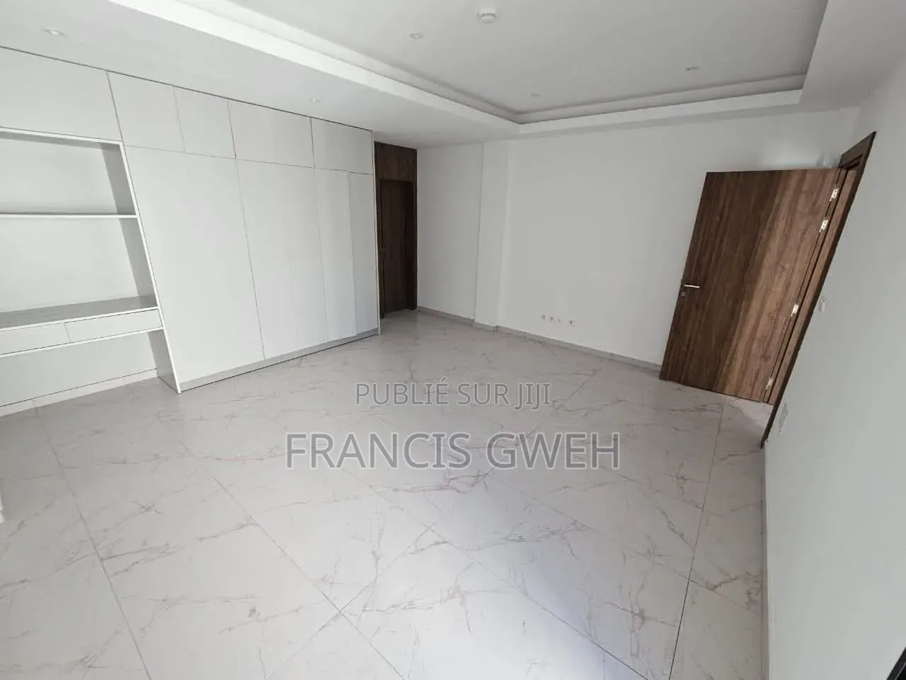 5chbre Duplex dans Francis Gweh, Cocody à Louer