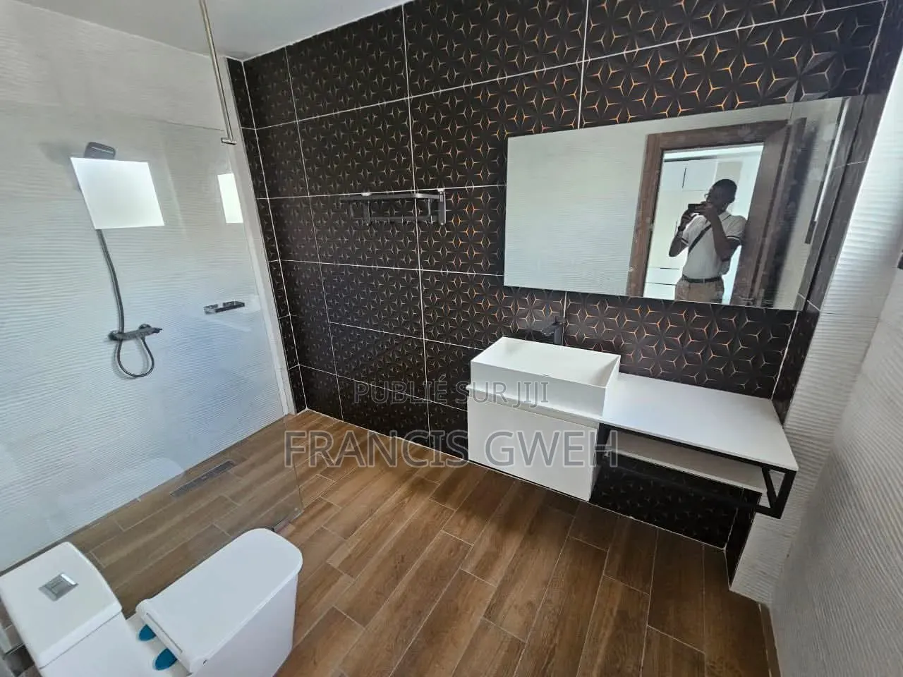 5chbre Duplex dans Francis Gweh, Cocody à Louer