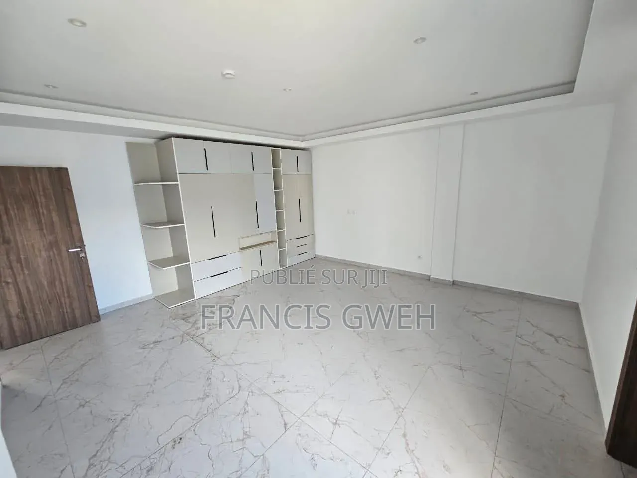5chbre Duplex dans Francis Gweh, Cocody à Louer