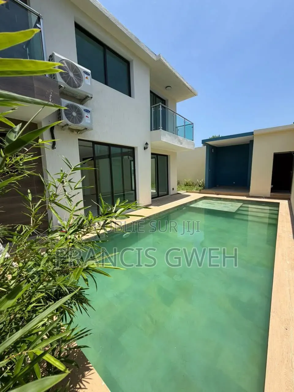 4chbre Duplex dans Francis Gweh, Cocody à Louer