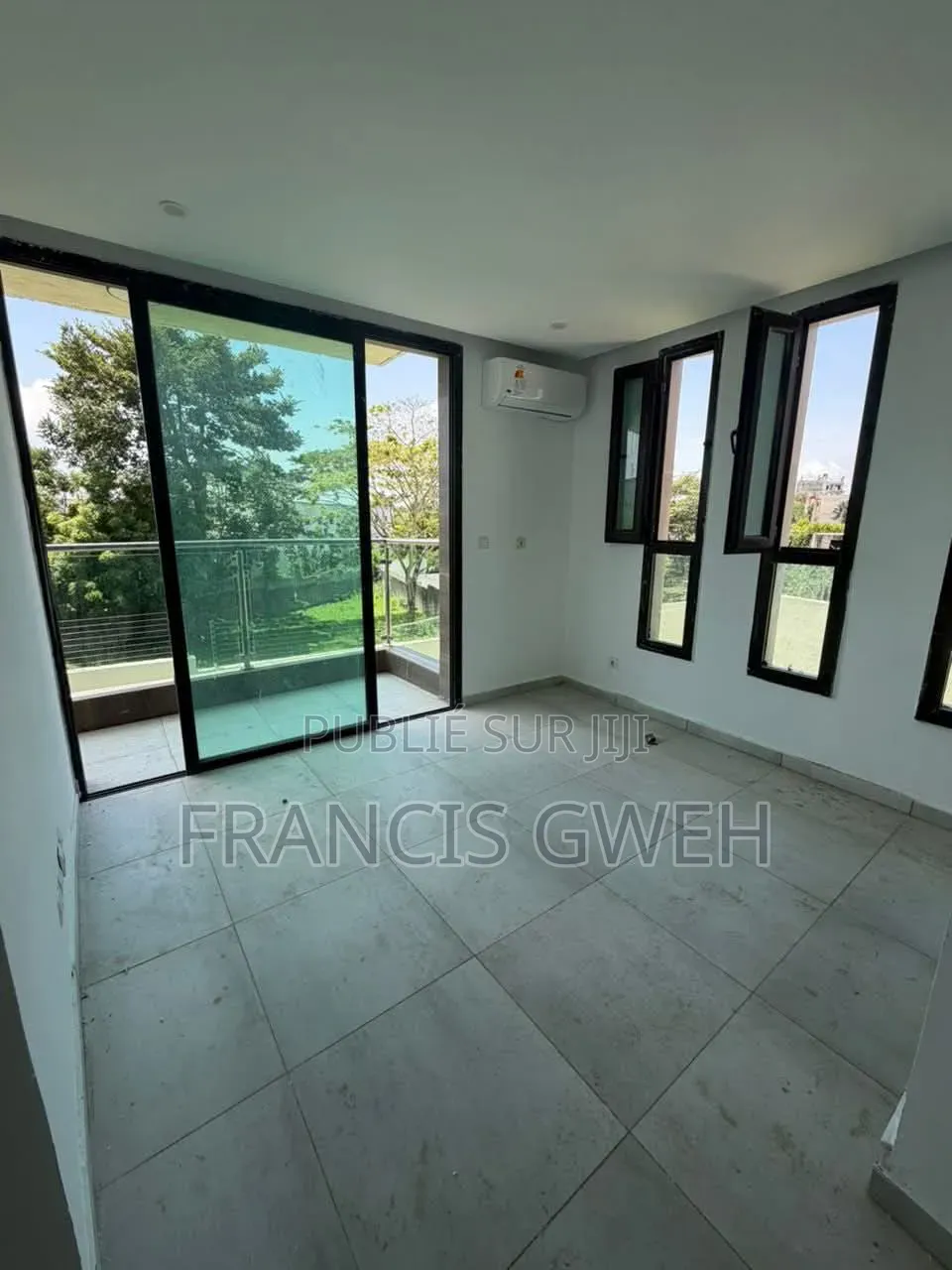 4chbre Duplex dans Francis Gweh, Cocody à Louer