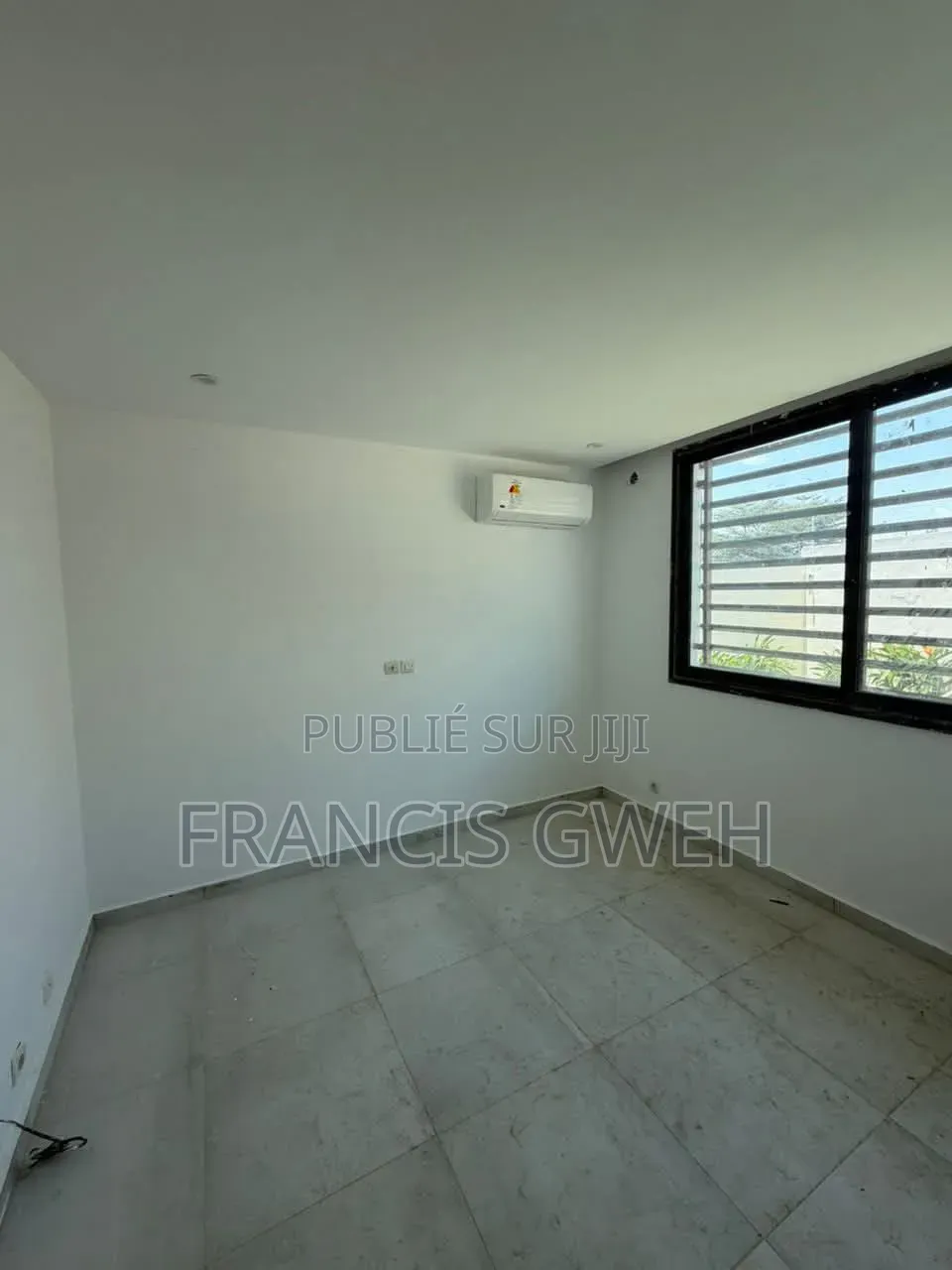 4chbre Duplex dans Francis Gweh, Cocody à Louer