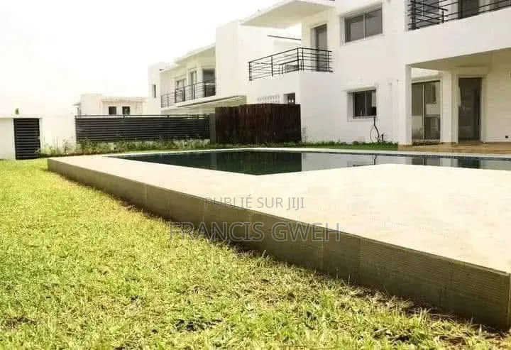 4chbre Duplex dans Francis Gweh, Cocody à Louer