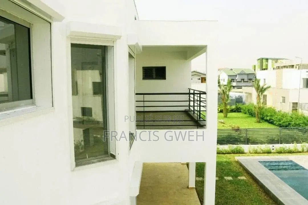 4chbre Duplex dans Francis Gweh, Cocody à Louer