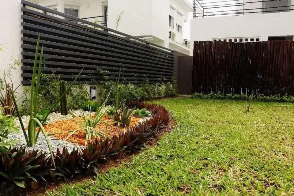 4chbre Duplex dans Francis Gweh, Cocody à Louer