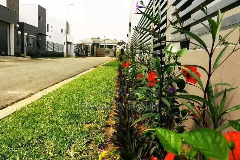 4chbre Duplex dans Francis Gweh, Cocody à Louer
