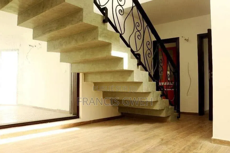4chbre Duplex dans Francis Gweh, Cocody à Louer