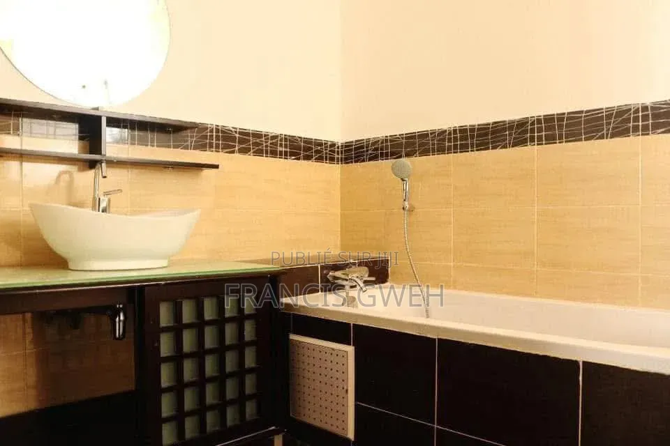 4chbre Duplex dans Francis Gweh, Cocody à Louer