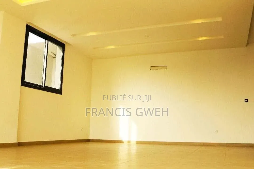 4chbre Duplex dans Francis Gweh, Cocody à Louer