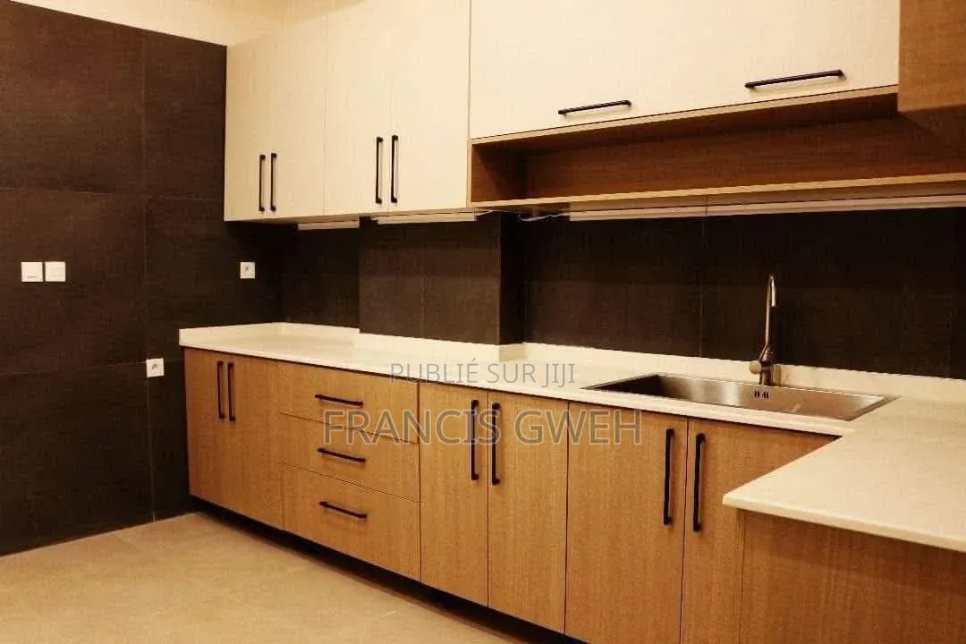 4chbre Duplex dans Francis Gweh, Cocody à Louer