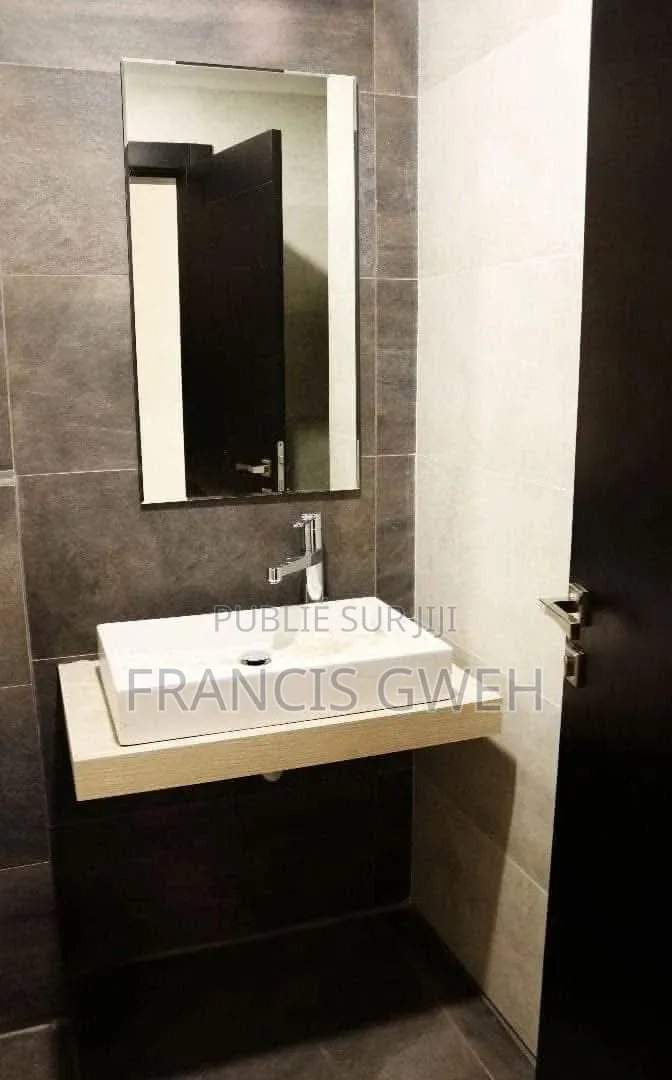 4chbre Duplex dans Francis Gweh, Cocody à Louer