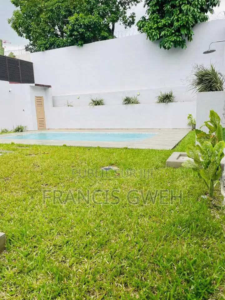 4chbre Duplex dans Francis Gweh, Cocody à Louer