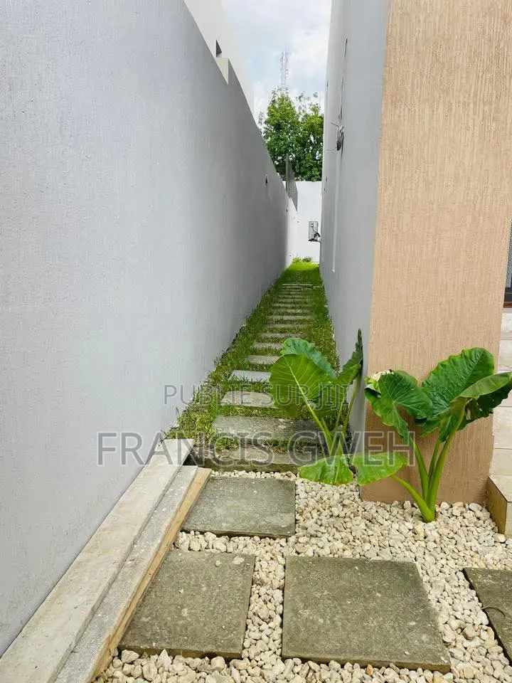 4chbre Duplex dans Francis Gweh, Cocody à Louer
