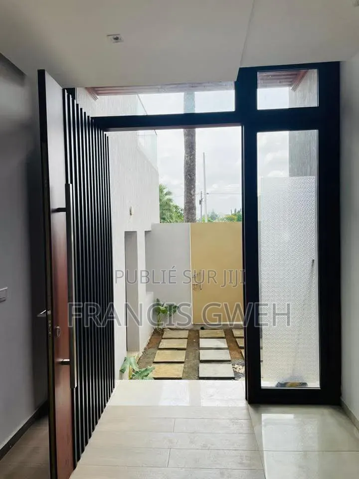 4chbre Duplex dans Francis Gweh, Cocody à Louer
