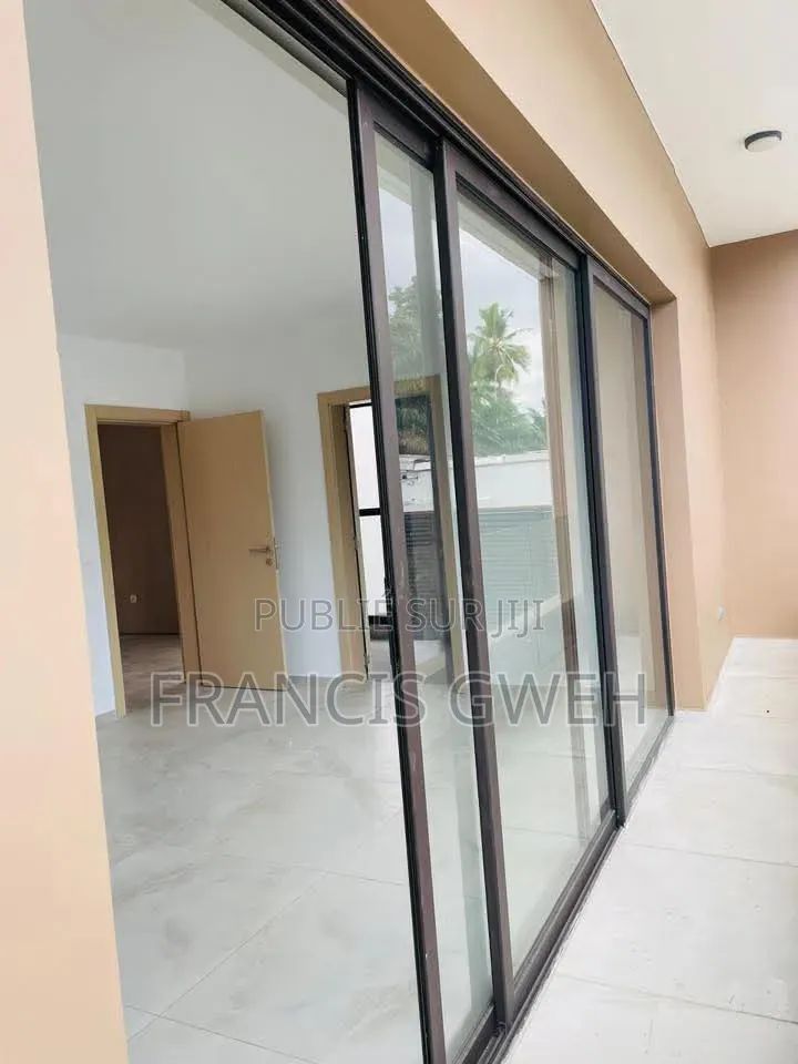 4chbre Duplex dans Francis Gweh, Cocody à Louer