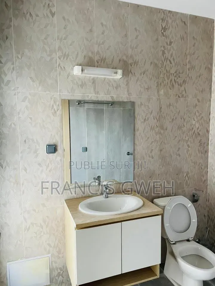 4chbre Duplex dans Francis Gweh, Cocody à Louer