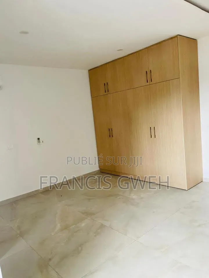 4chbre Duplex dans Francis Gweh, Cocody à Louer