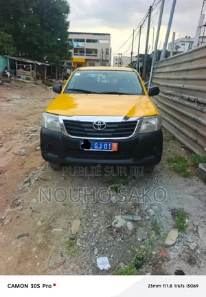 Toyota Hilux 2015 Orange