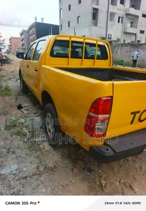 Toyota Hilux 2015 Orange