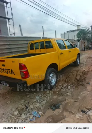 Toyota Hilux 2015 Orange