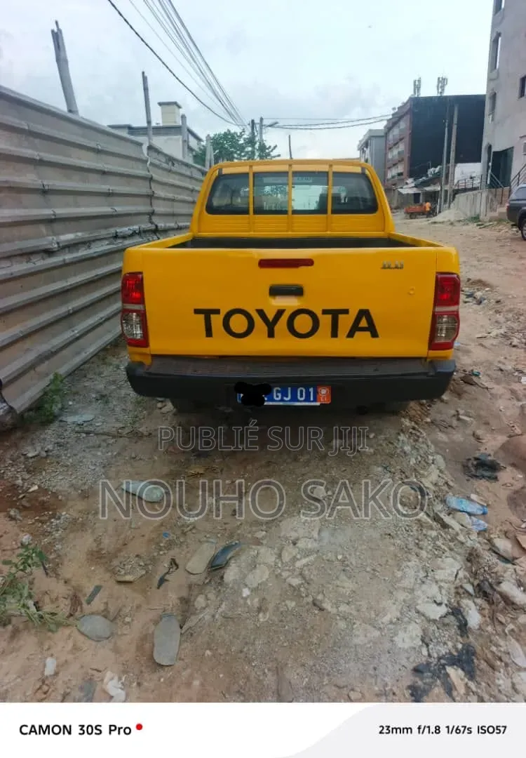 Toyota Hilux 2015 Orange