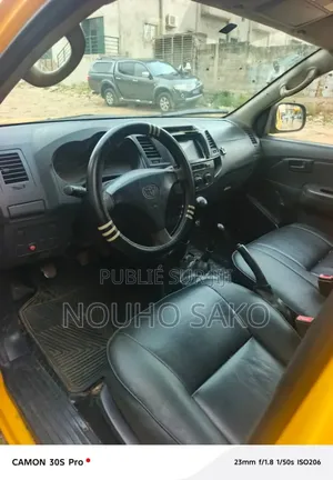 Toyota Hilux 2015 Orange