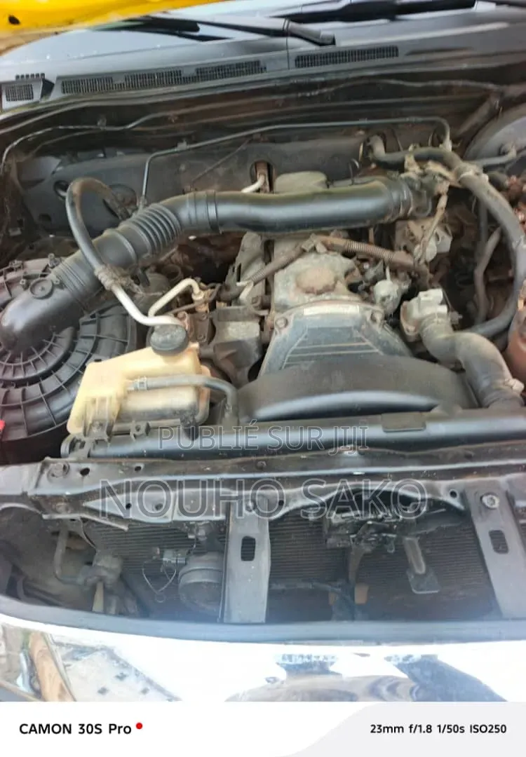 Toyota Hilux 2015 Orange