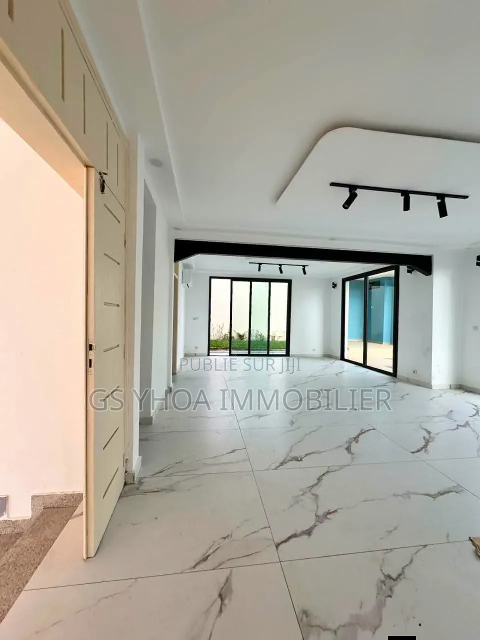 4chbre Duplex dans Cocody à Vendre