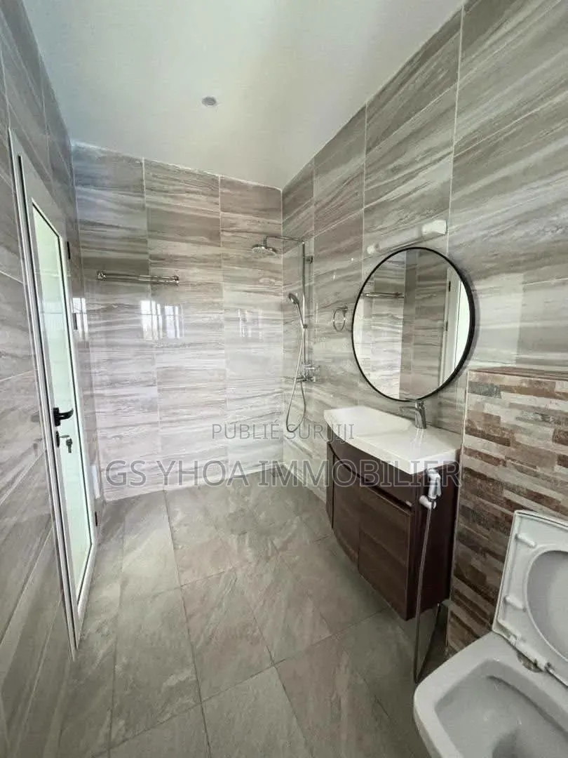 3chbre Appartement dans Cocody à Vendre