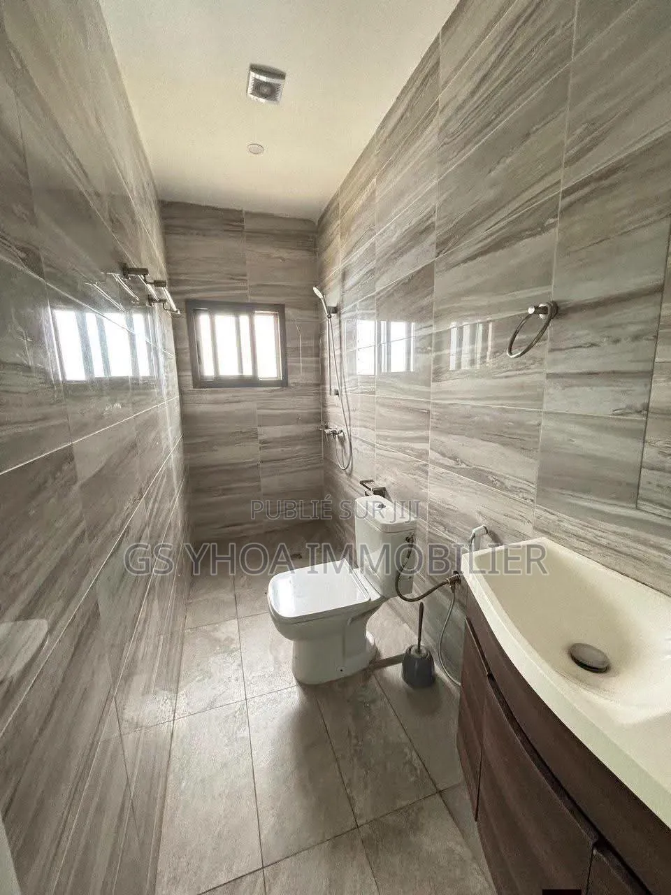 3chbre Appartement dans Cocody à Vendre